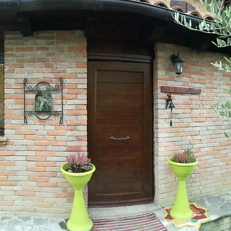 カメリーノ Il Castagneto Bed & Breakfast エクステリア 写真
