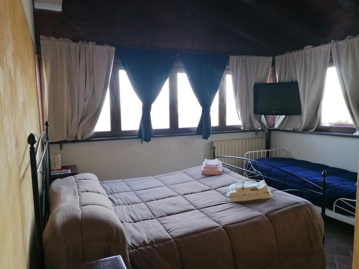 カメリーノ Il Castagneto Bed & Breakfast エクステリア 写真