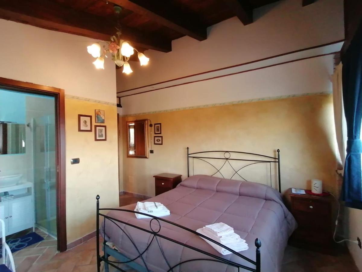 カメリーノ Il Castagneto Bed & Breakfast エクステリア 写真