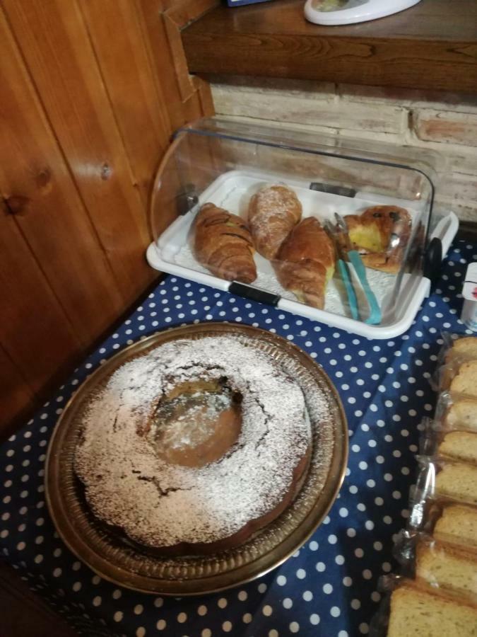 カメリーノ Il Castagneto Bed & Breakfast エクステリア 写真