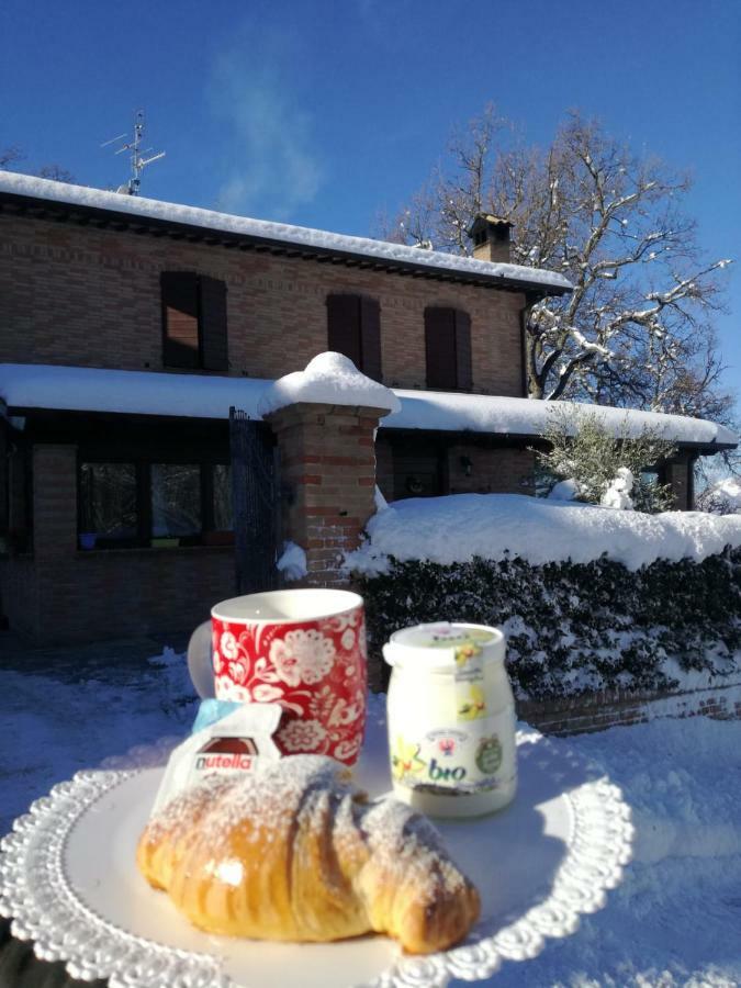 カメリーノ Il Castagneto Bed & Breakfast エクステリア 写真