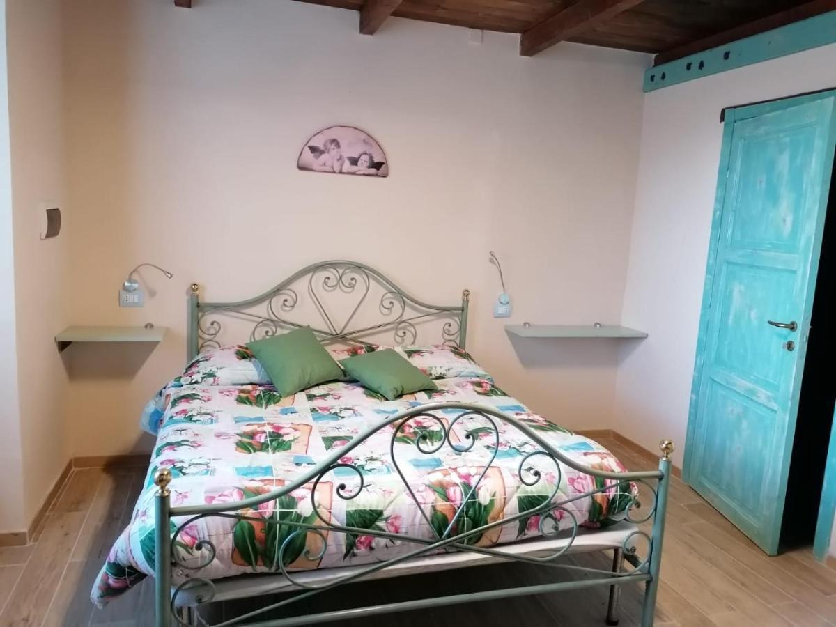 カメリーノ Il Castagneto Bed & Breakfast エクステリア 写真