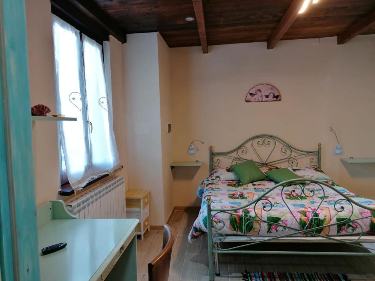 カメリーノ Il Castagneto Bed & Breakfast エクステリア 写真
