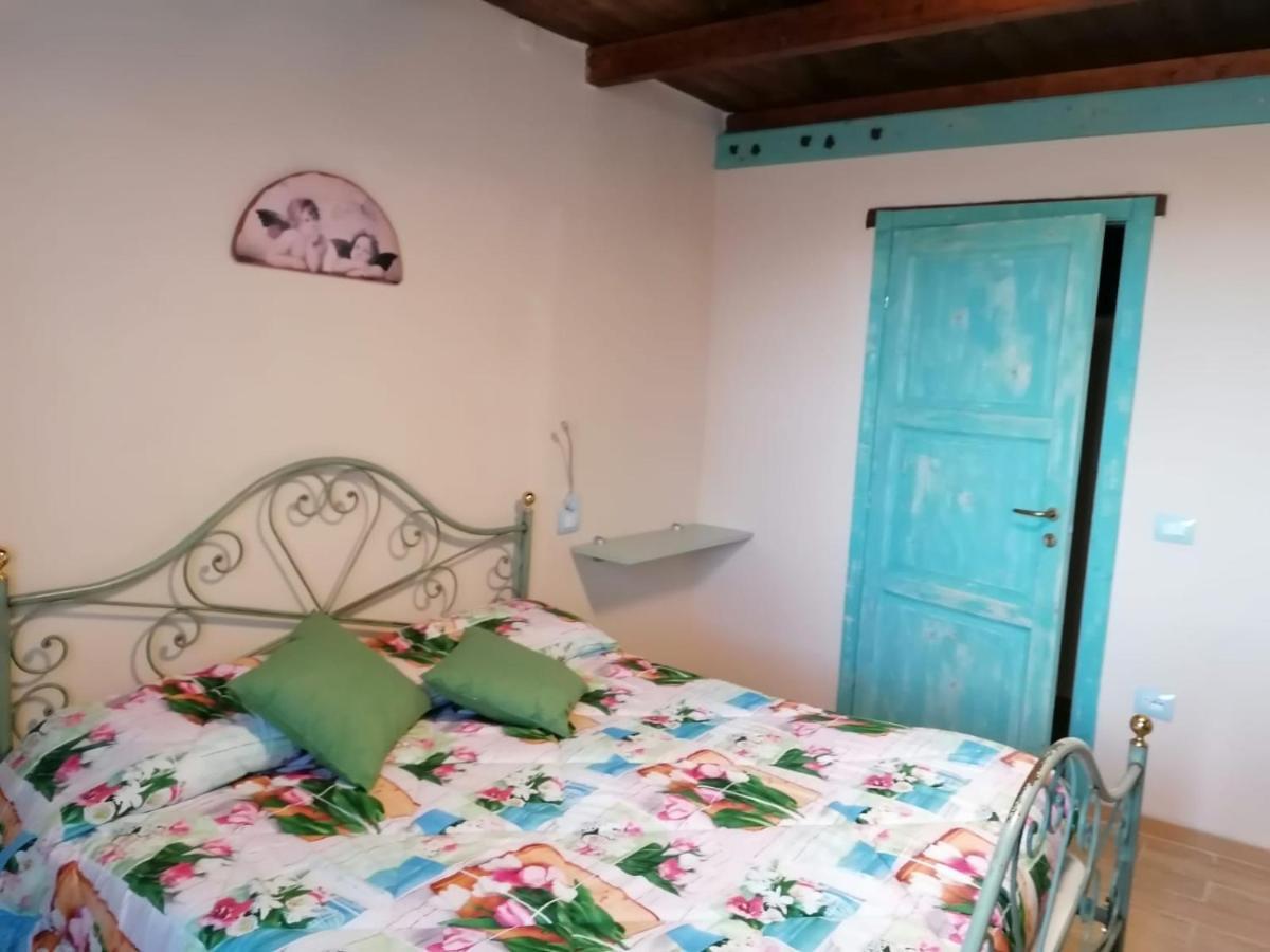 カメリーノ Il Castagneto Bed & Breakfast エクステリア 写真